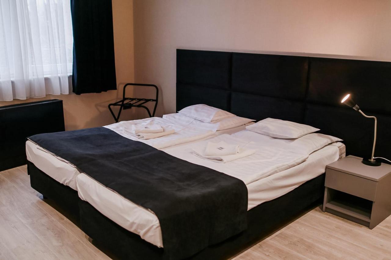 Sohaz Panzio Es Apartmanhaz Szolnok Exterior photo