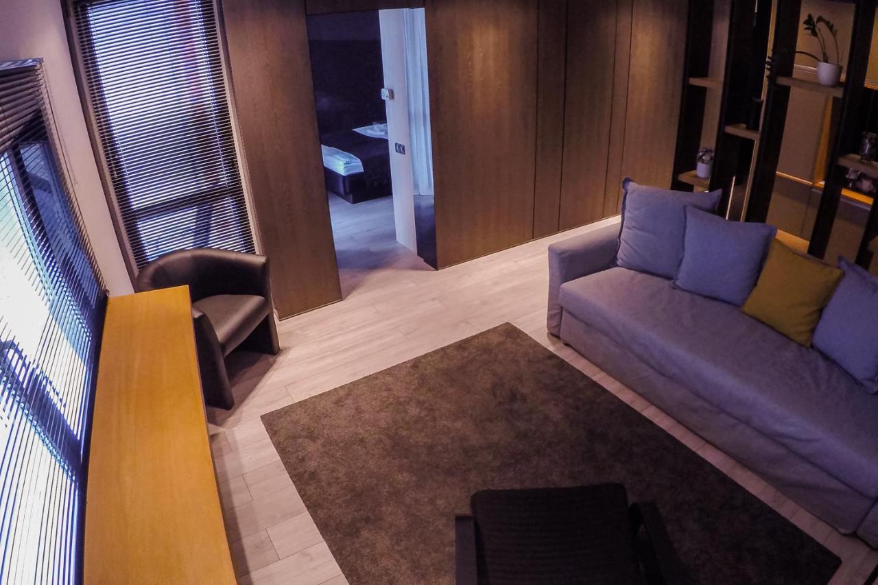 Sohaz Panzio Es Apartmanhaz Szolnok Exterior photo