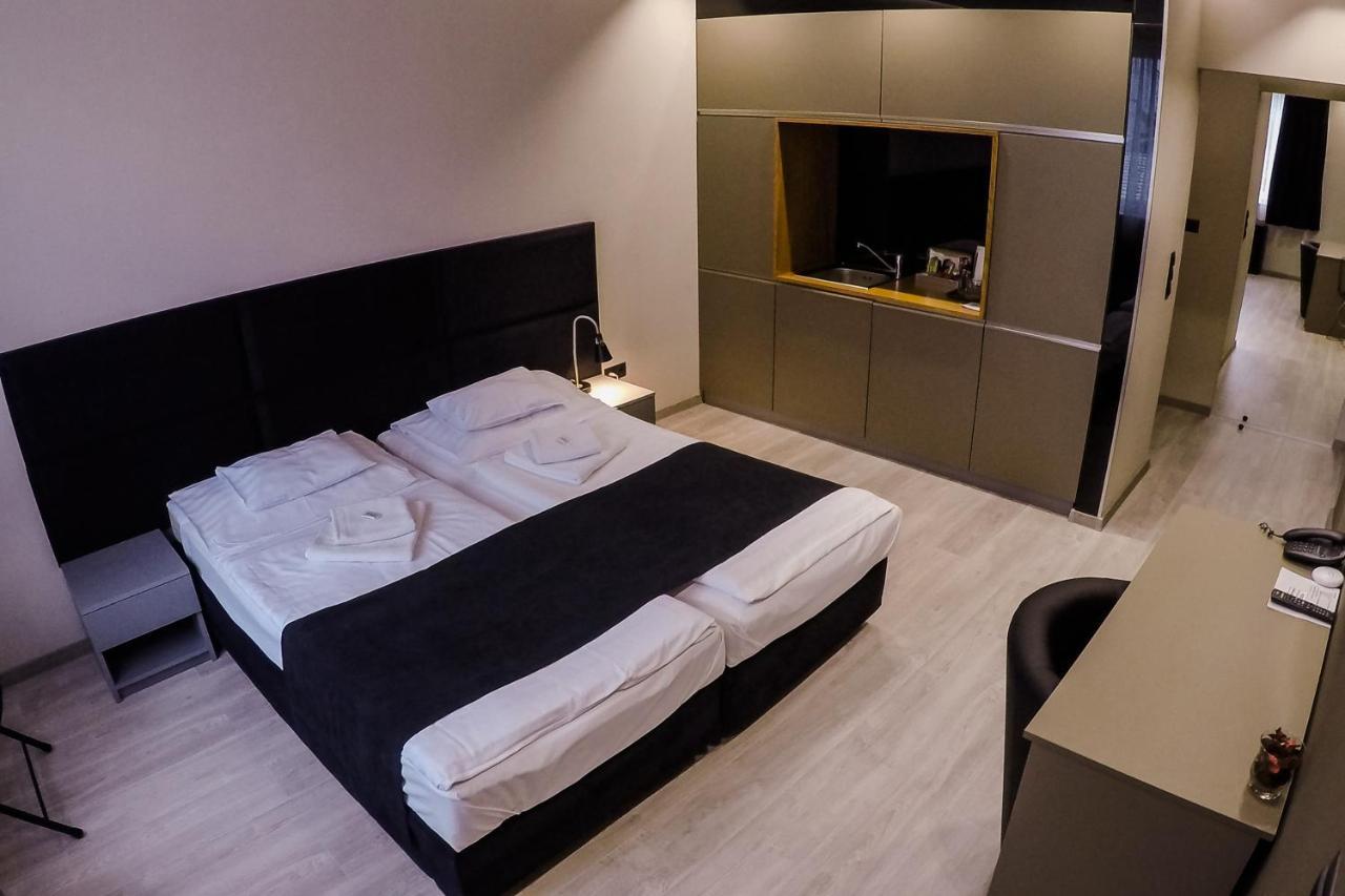 Sohaz Panzio Es Apartmanhaz Szolnok Exterior photo