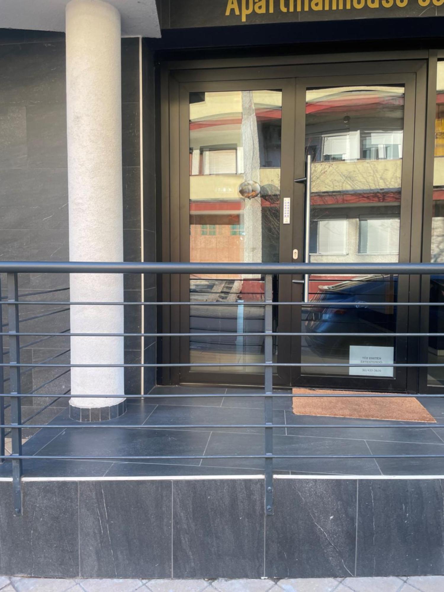 Sohaz Panzio Es Apartmanhaz Szolnok Exterior photo